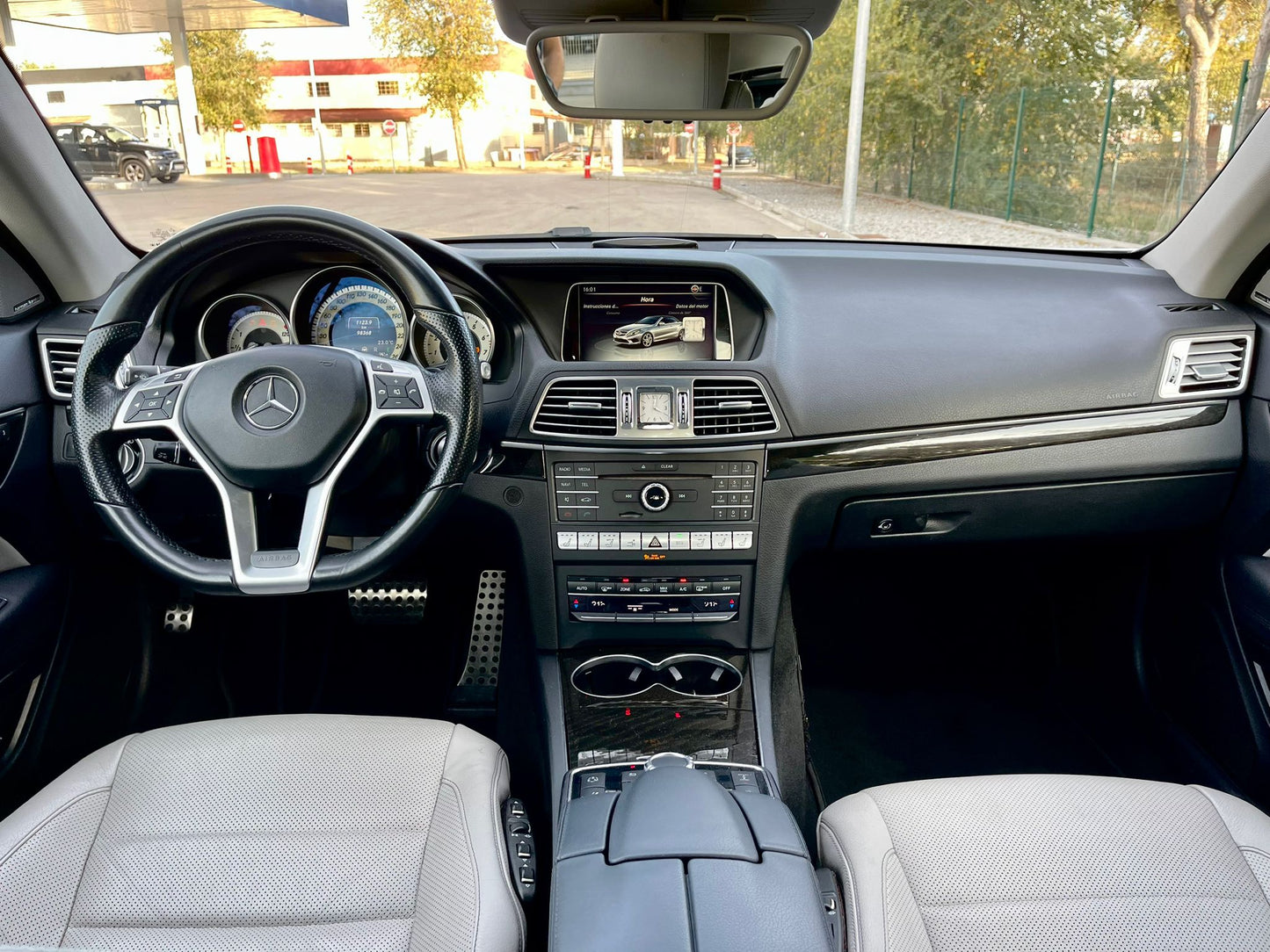 MERCEDES CLASE E550 4.7 V8 BITURBO 410CV CABRIO